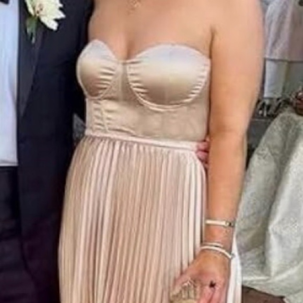 Elegant Strapless Pleated Dress - Picture 2 of 3